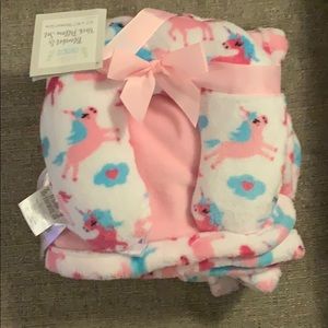 Baby girl blanket and neck pillow
